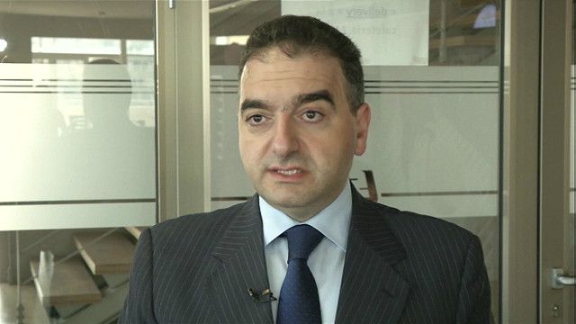صحفي واستاذ جامعي لبناني