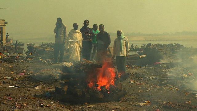 गंगा के किनारे दाह संस्कार