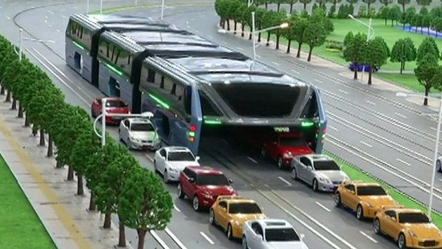 Автобус, объезжающий пробки