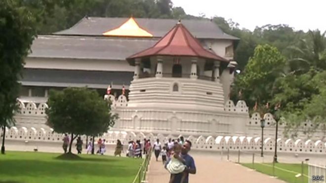 140626133810_kandy_temple_of_the_tooth__512x288_bbc.jpg