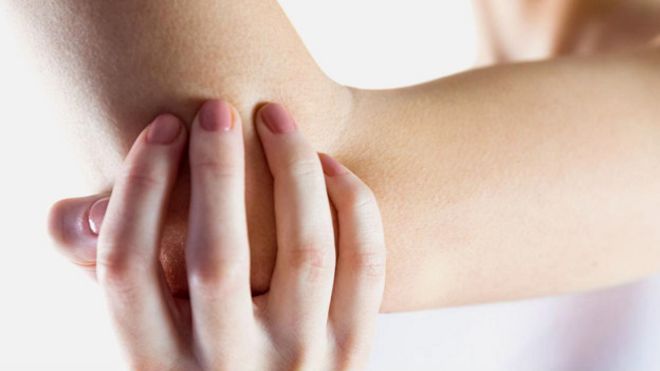 Dolor en el brazo derecho a la altura del codo