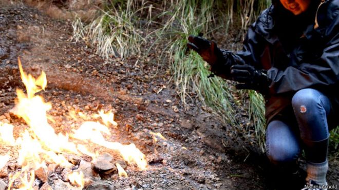 Calentándose las manos con el fuego eterno de Nueva Zelanda