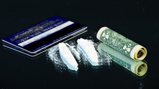 imagen de polvo de cocaína