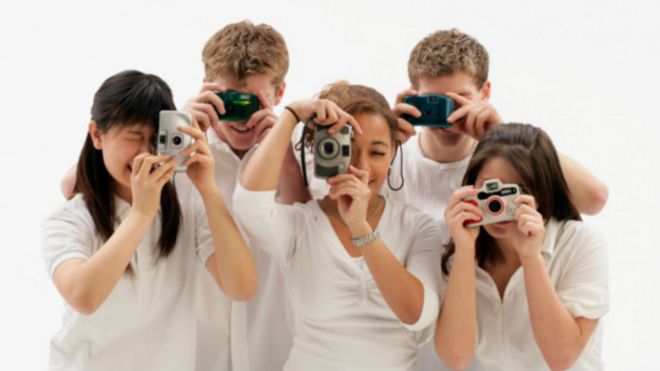 Personas tomando fotos