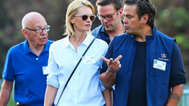Rupert Murdoch con sus hijos