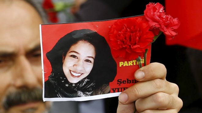 Ankara Katliamının Sembolü Olan O Fotoğrafın Acı Hikayesi Ankara Katliamının Sembolü Olan O Fotoğrafın Acı Hikayesi