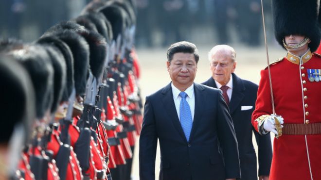 Xi Jinping a su llegada a Reino Unido