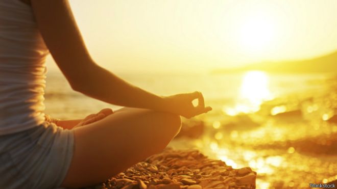 Mujer meditando