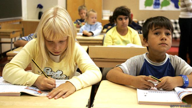 Alumnos en una escuela en Finlandia 