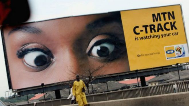 Una valla de MTN en una calle de Nigeria