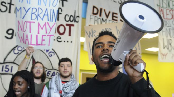 Protesta en la universidad de Massachusetts