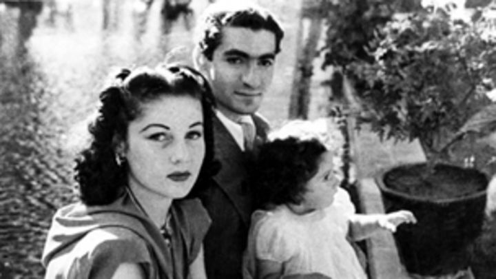 منح الجنسية المصرية لابنة شاه ايران Bbc News Arabic