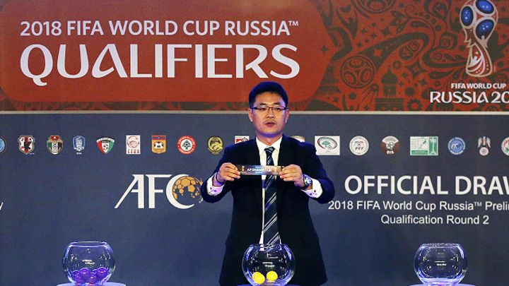 قرعة تصفيات أسيا المؤهلة لكأس العالم توقع السعودية والإمارات والعراق في مجموعة واحدة مع اليابان وأستراليا Bbc News Arabic