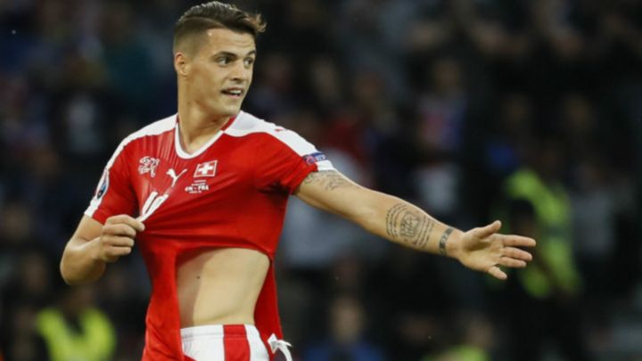 160619202703_granit_xhaka_shirt_ripped_6