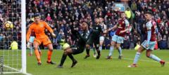 Raheem Sterling misses from close range