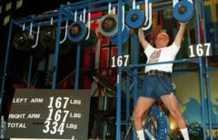 Sri Chinmoy lifting his own body weight at age 68