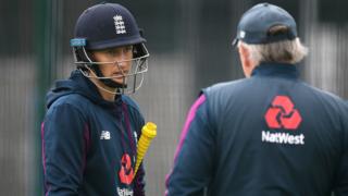 Joe Root talks to Chris Silverwood