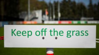 Keep off the grass sign