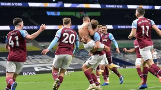 West Ham celebrate scoring equaliser against Tottenham