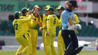 Australia celebrate Sarah Taylor's wicket