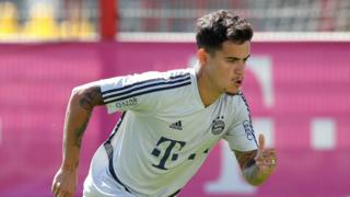 Philippe Coutinho running