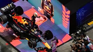 Saudi Arabia Grand Prix: Verstappen Overtakes Leclerc to Win - Bloomberg