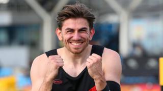 Harry Coppell sets British pole vault record