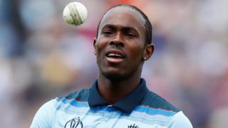 Jofra Archer bowling for England
