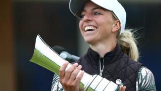Sophia Popov with Women's Open trophy