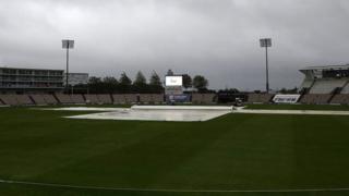 Rain at the Ageas Bowl