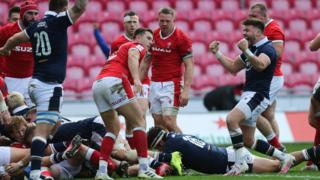 Scotland celebrate Stuart McInally's try