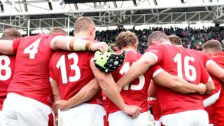 Wales rugby huddle