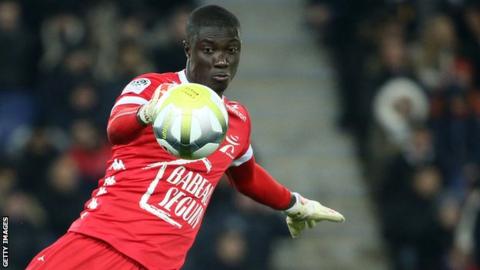 Goalkeeper Mamdaou Samassa