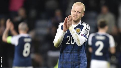 Scotland striker Steven Naismith agrees to join Hearts