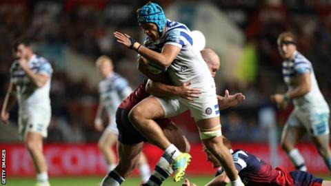 Zach Mercer in action for Bath Rugby