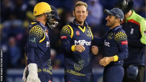 Colin Ingram celebrates with Glamorgan team mates