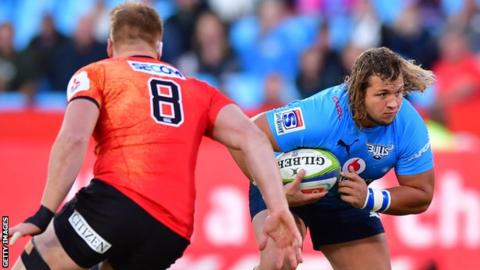 Pierre Schoeman on the attack for the Bulls