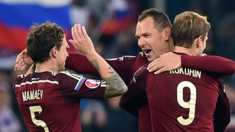 Russia celebrate qualifying for Euro 2016