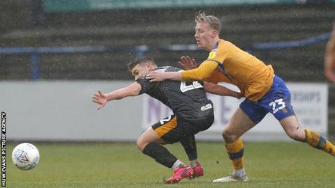 Taylor Maloney of Newport County and Harry Charsley of Mansfield Town