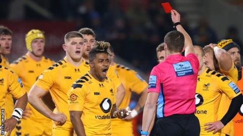 Paolo Odogwu shows his dissatisfaction with Tom Foley's red card
