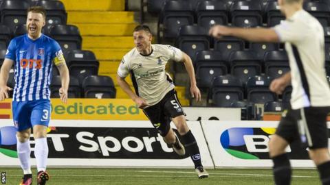 Gary Warren (centre) celebrates his equaliser for Caley Thistle