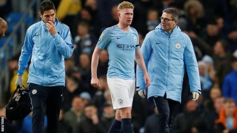 Kevin de Bruyne walks off injured