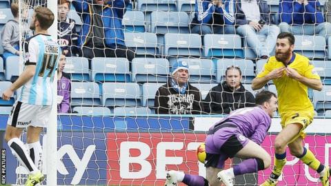 Mirco Antenucci scores