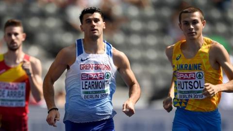 Guy Learmonth (centre)