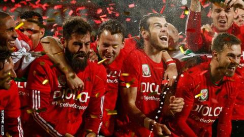 Wales celebrate qualifying for Euro 2016