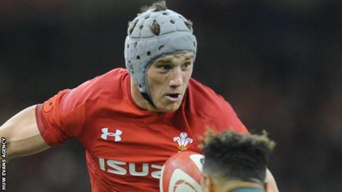 Jonathan Davies takes on Australia