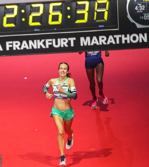 Steph Twell finishes Frankfurt marathon