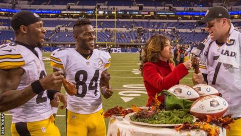 Pittsburgh Steelers running back Le'Veon Bell, wide receiver Antonio Brown and quarterback Ben Roethlisberger eat a turkey leg after the game against Indianapolis Colts