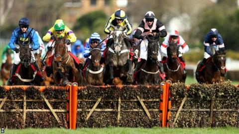 One For Rosie (centre) ridden by jockey Sam Twiston-Davies