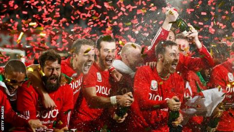 Wales celebrate euro 2016 qualification
